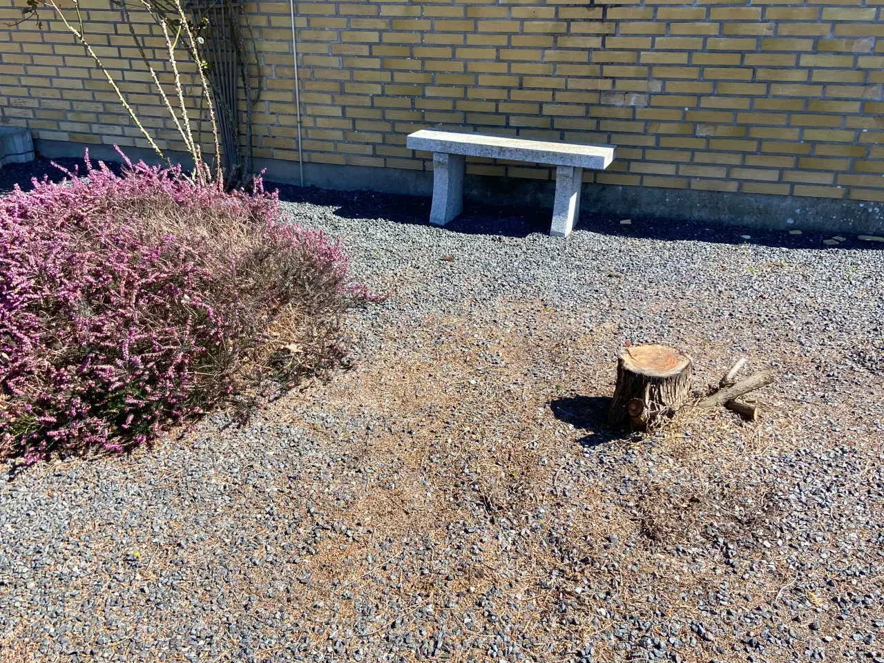 Billede 3 - Fin Granit Havebænk.