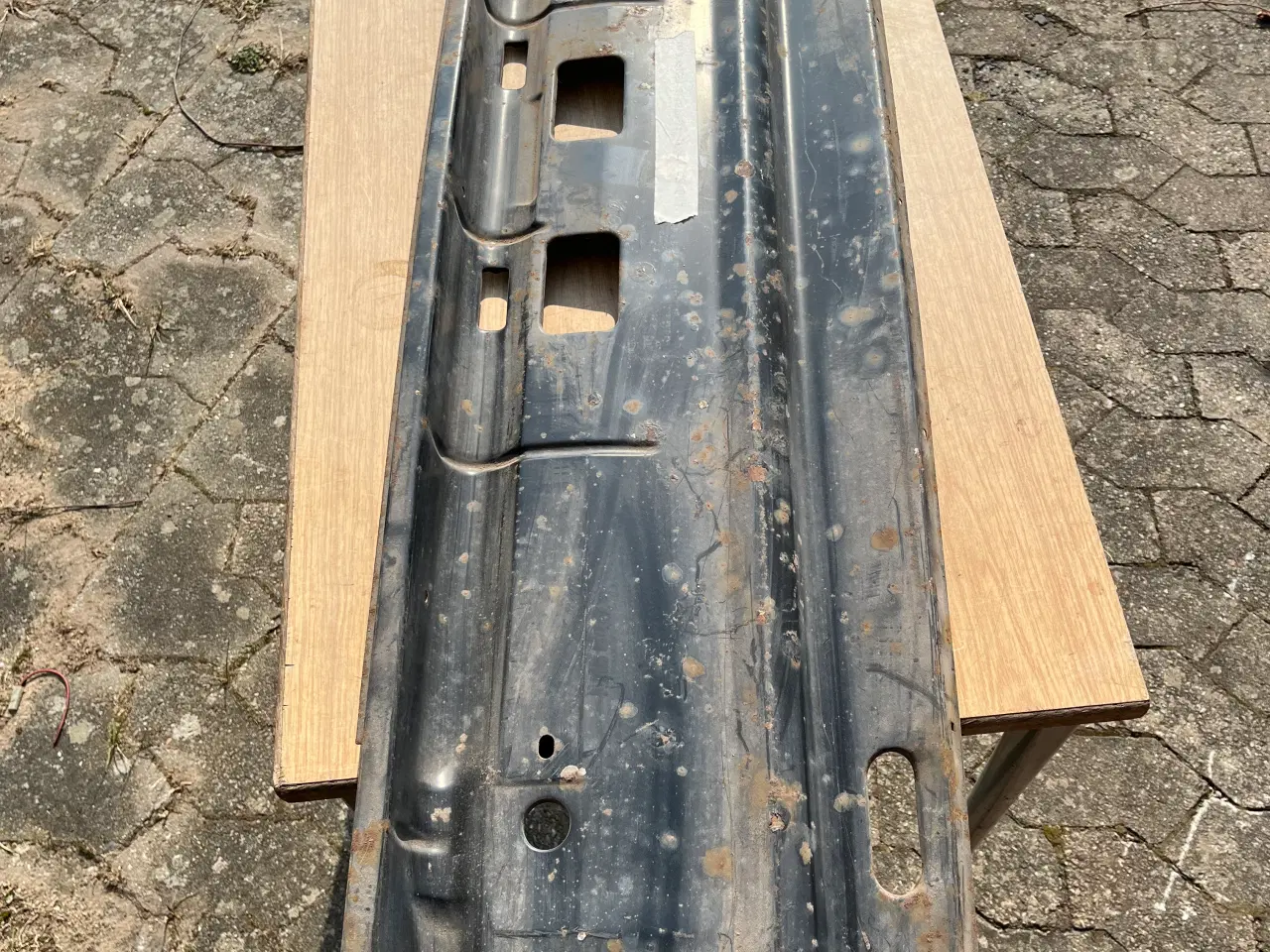 Billede 1 - Audi 50 1974 - 1981 Frontplade nederste del 