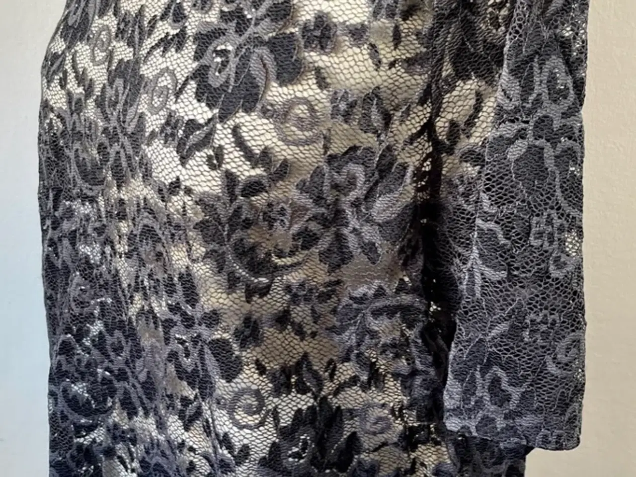 Billede 4 - GANNI, bluse, str 40