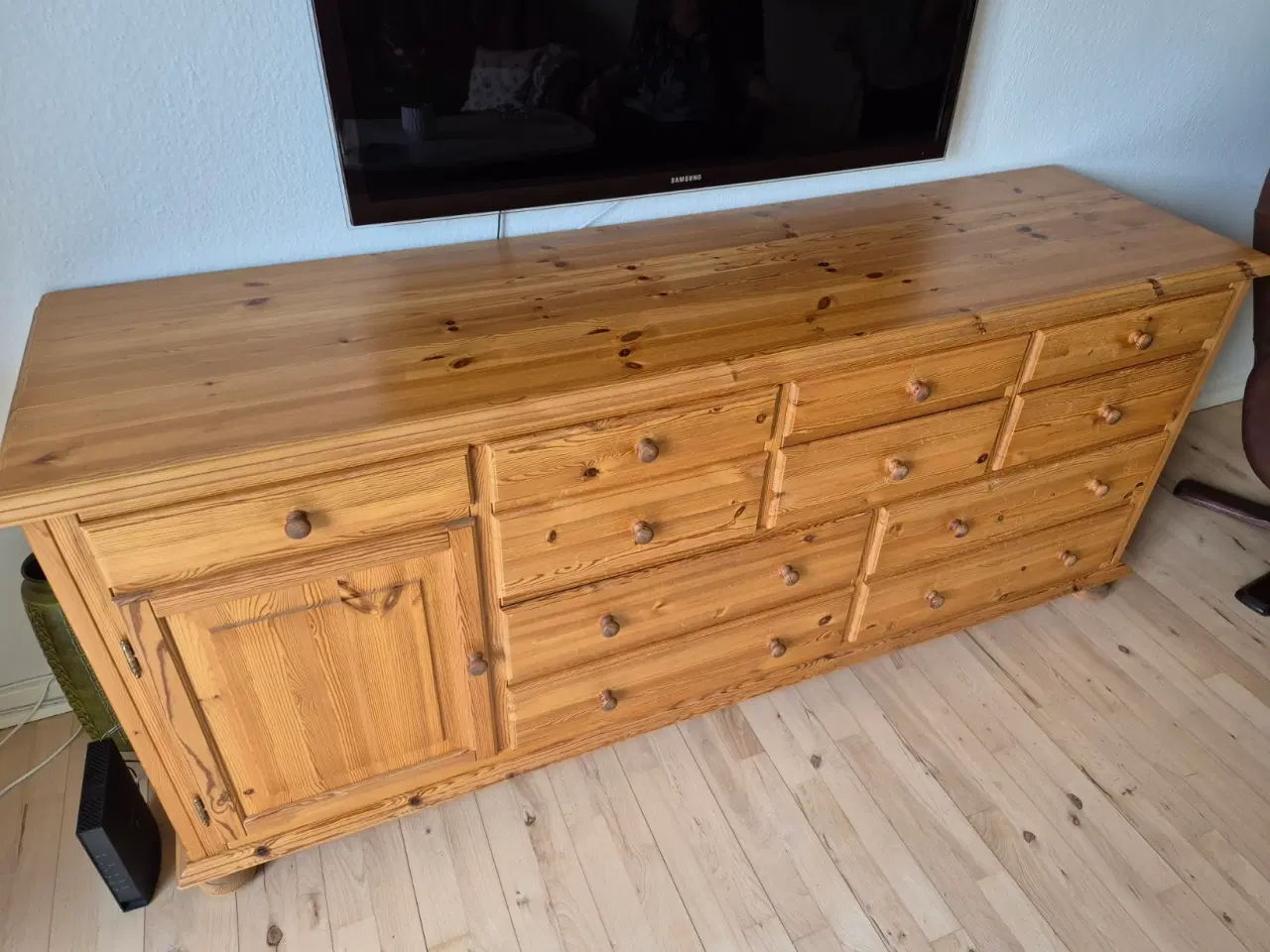 Billede 1 - Spisestue bord/stole/skænk/spejl fyrretræ