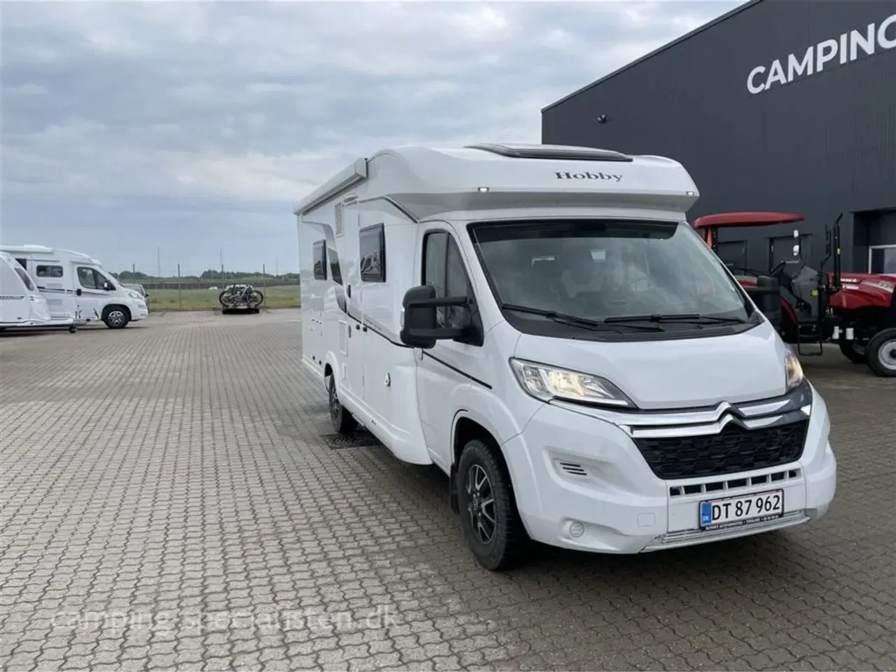 Billede 2 - 2023 - Hobby Optima On Tour T70 F   Så godt som ny – Hobby Optima On Tour T70 F fra 2023 – kan nu opleves hos Camping-Specialisten i Silkeborg