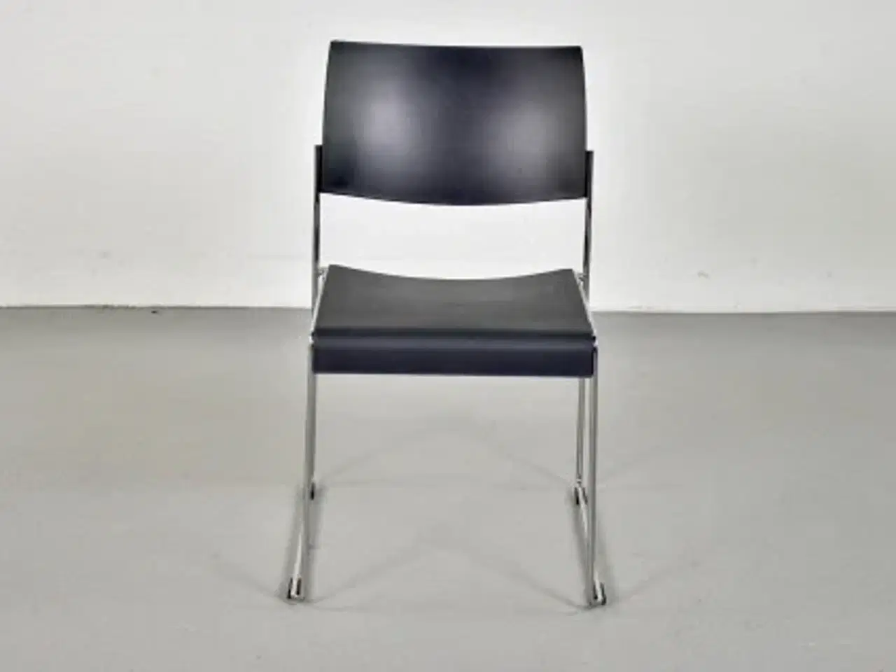 Billede 1 - Brunner linos stol med rækkekobling - grå