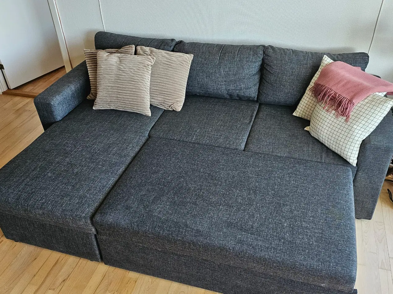 Billede 2 - Sovesofa udtrækkelig og med skuffe til dyner