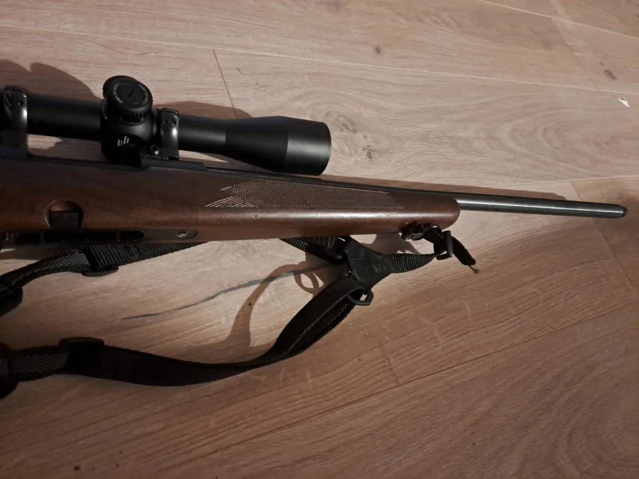Billede 1 - Tikka jagtriffel kal. 243