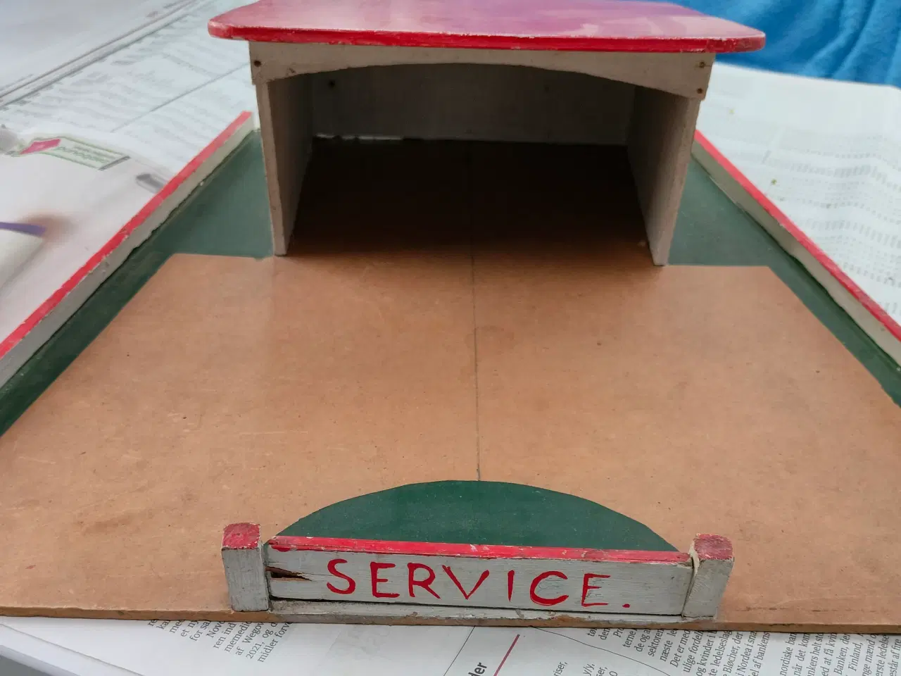 Billede 2 - Ældre Garage i træ Grundplan 39cm x 36cm Den er so