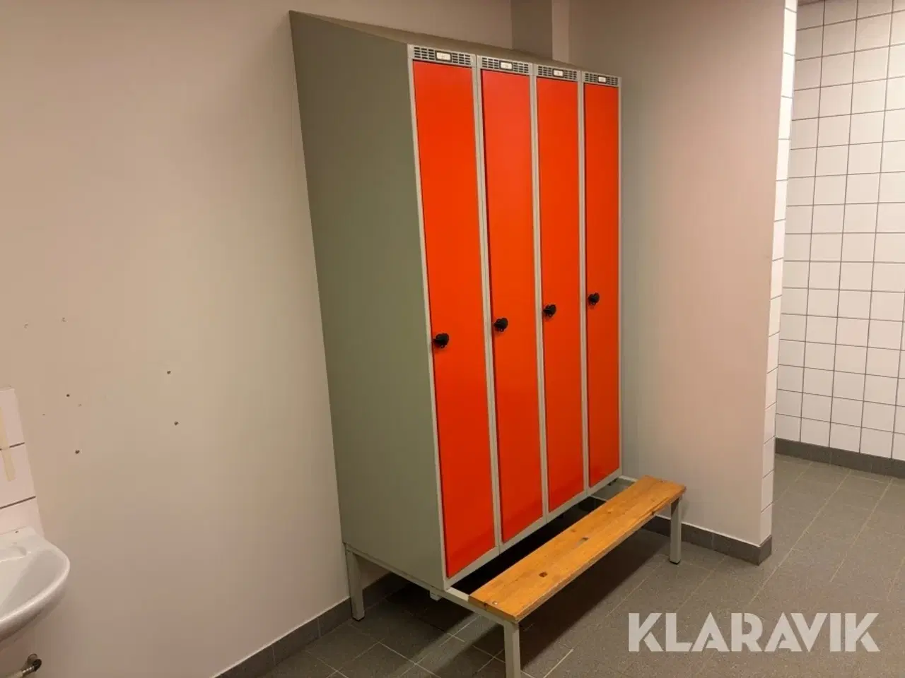 Billede 2 - Garderobe skabe Blika - 3 sektioner af 4 skabe