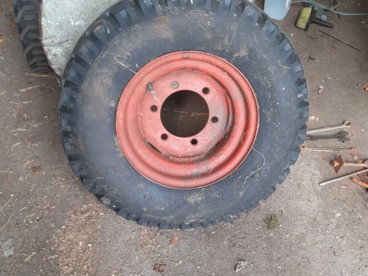 Billede 1 - Landbrugs dæk til en vogn i god stand