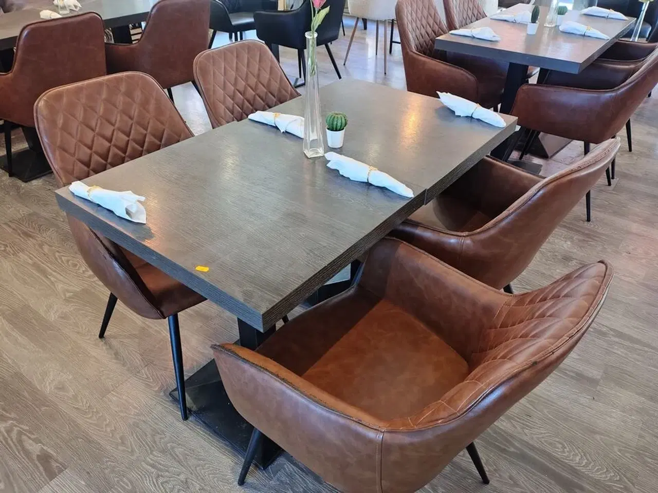 Billede 2 - To caféborde med fire stole