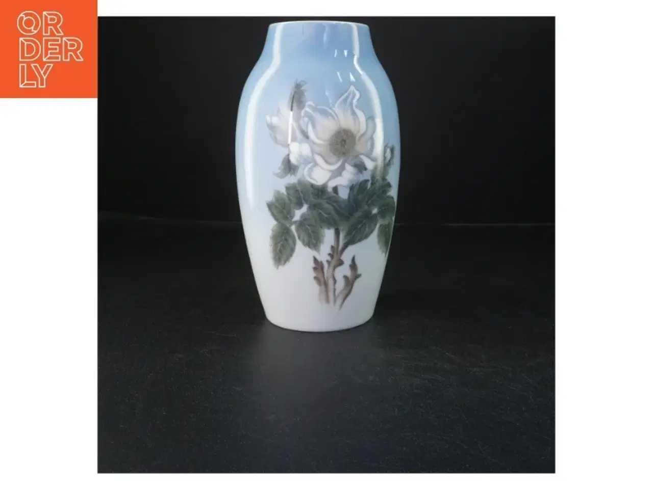 Billede 1 - Porcelænsvase med blomsterdesign fra B&G (str. 26x9 cm)