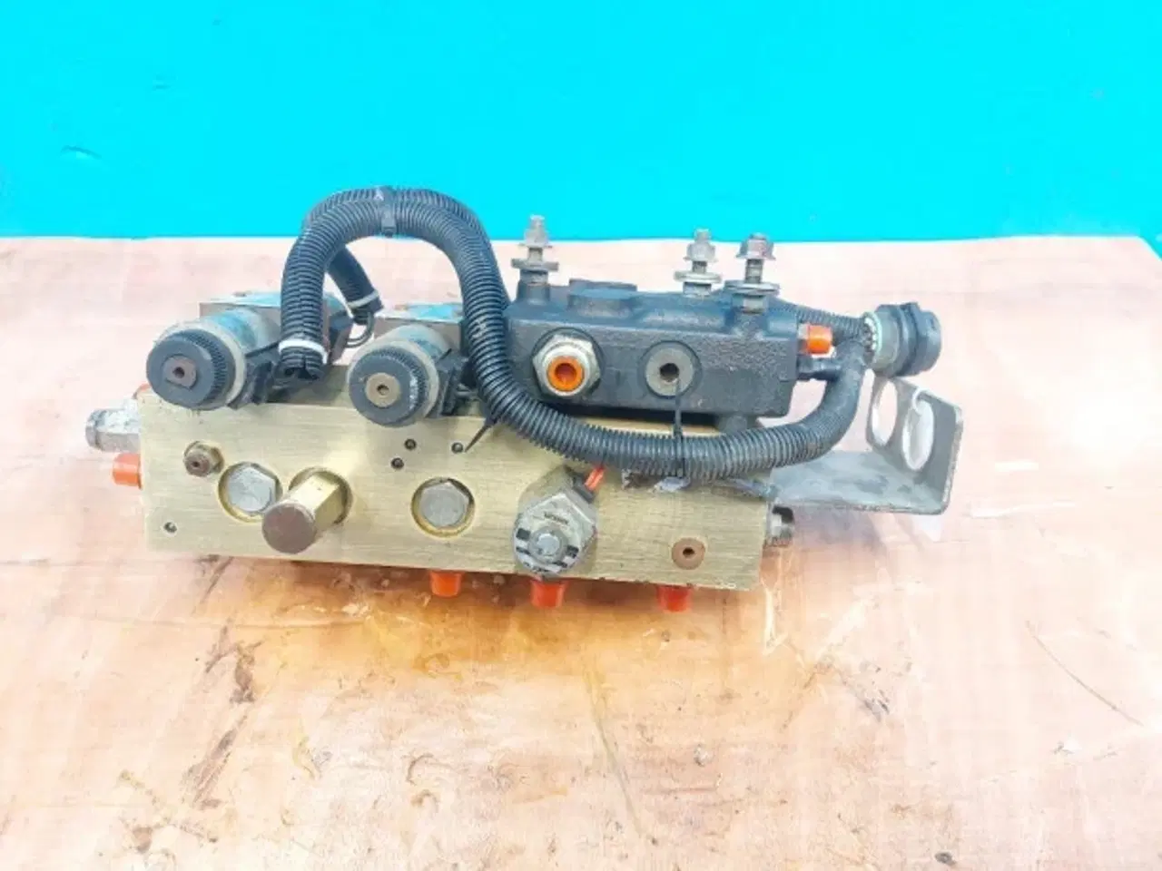 Billede 10 - Case IH7010 Hydraulic valve 87109742