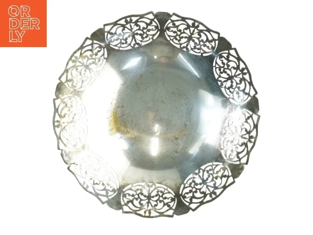 Billede 3 - Sølvfarvet fad med gennembrudt kant (str. 24 x 6 cm)
