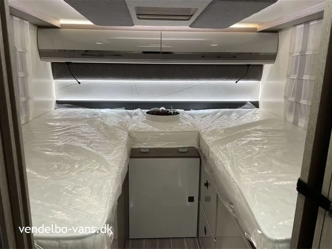 Billede 28 - 2025 - Rollerteam Zefiro 287 TL Enkeltsenge og stor garage - face to face siddegruppe