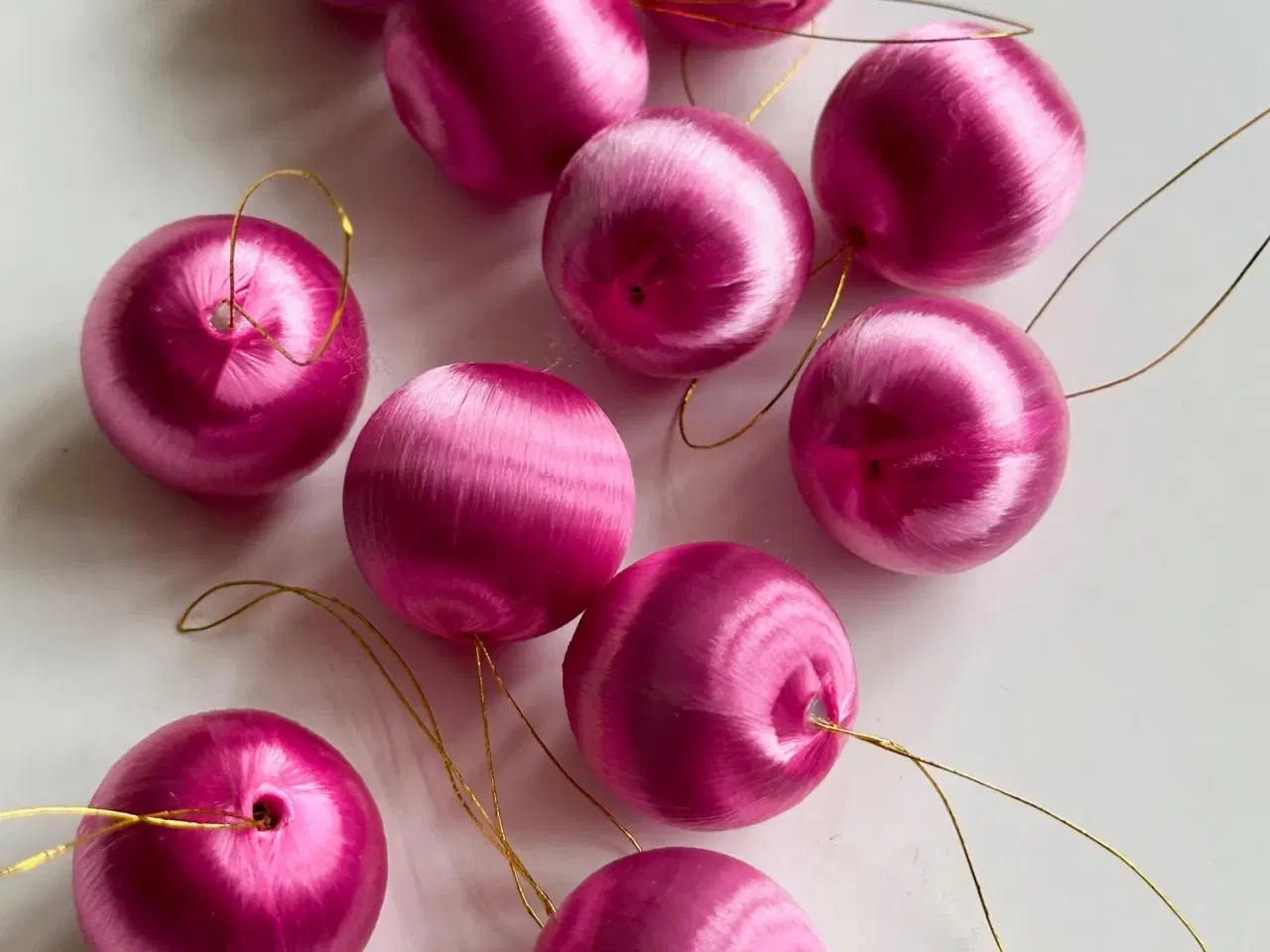 Billede 5 - Lyserøde silkekugler, mini, 11 stk samlet