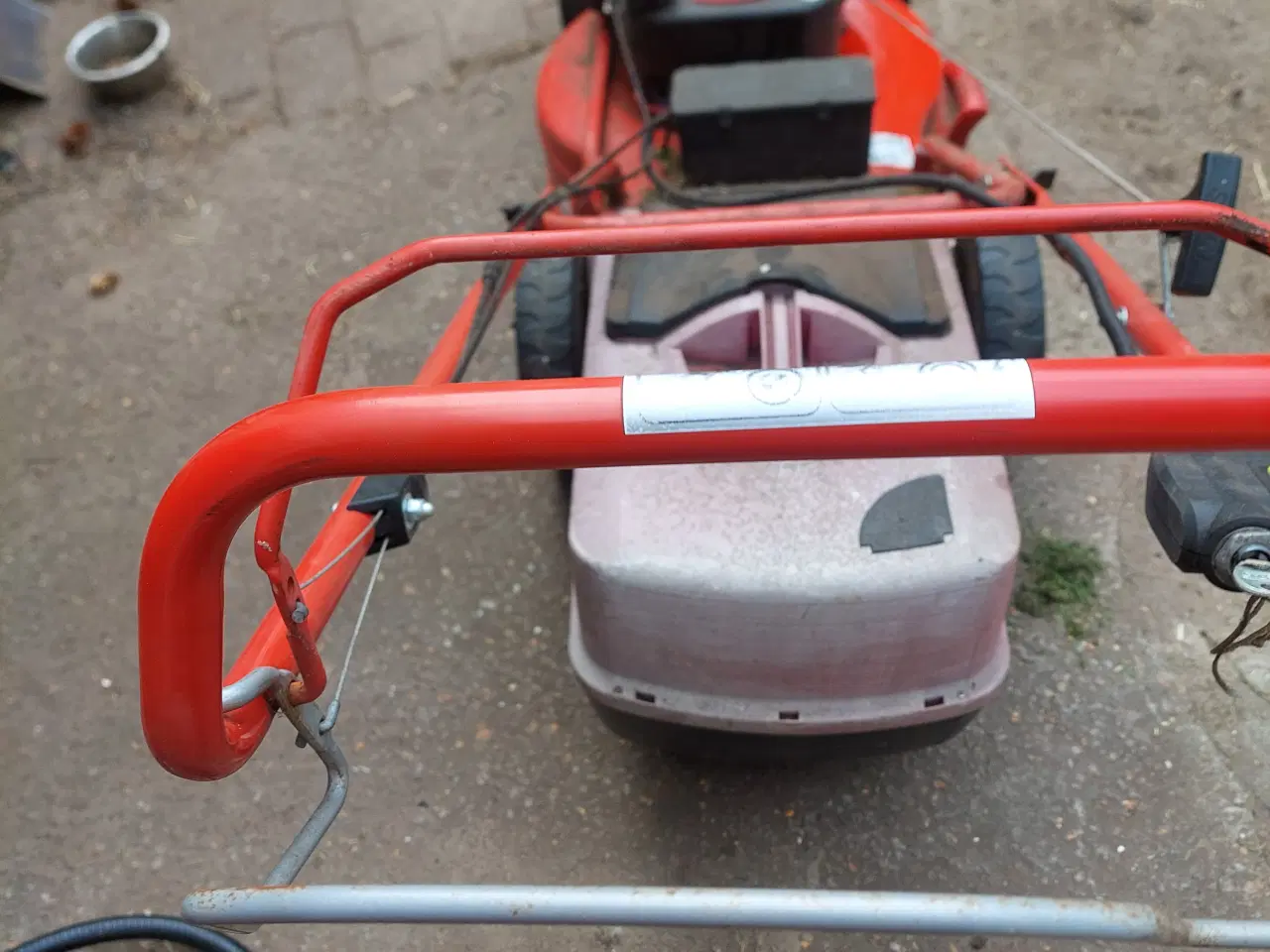 Billede 3 - Fin lille plæneklipper 