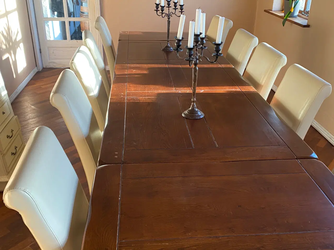 Billede 2 - Langbord i massivt eg med 12 stole