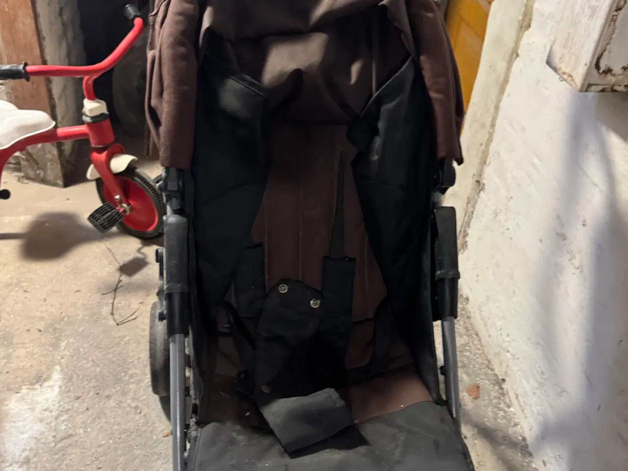 Billede 3 - God klapvogn der kan lægges helt ned.Perfekt kombi