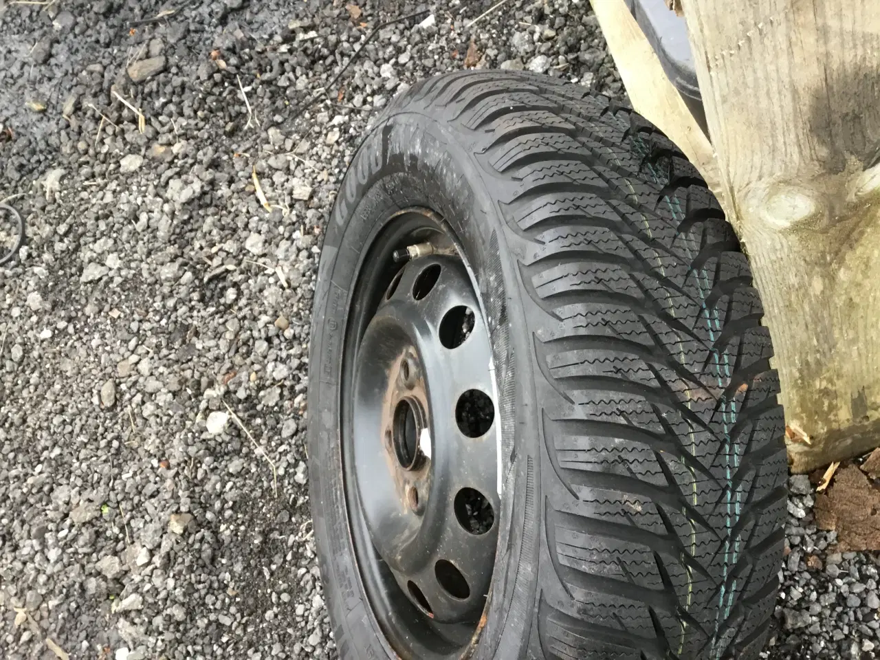 Billede 2 - Vinterhjul sæt hyundai i 10 goodyear 165-70-13