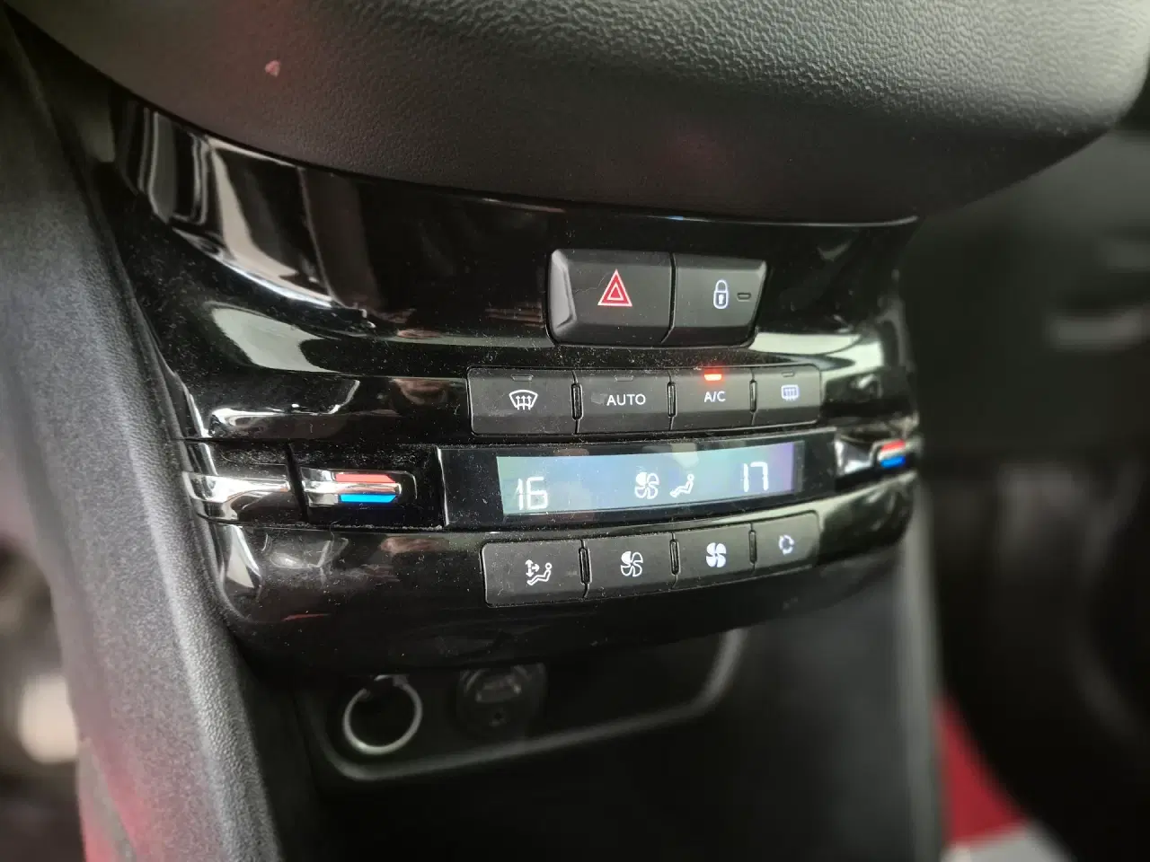 Billede 8 - Peugeot 208 1,6 BlueHDi Desire Sky 100HK 5d