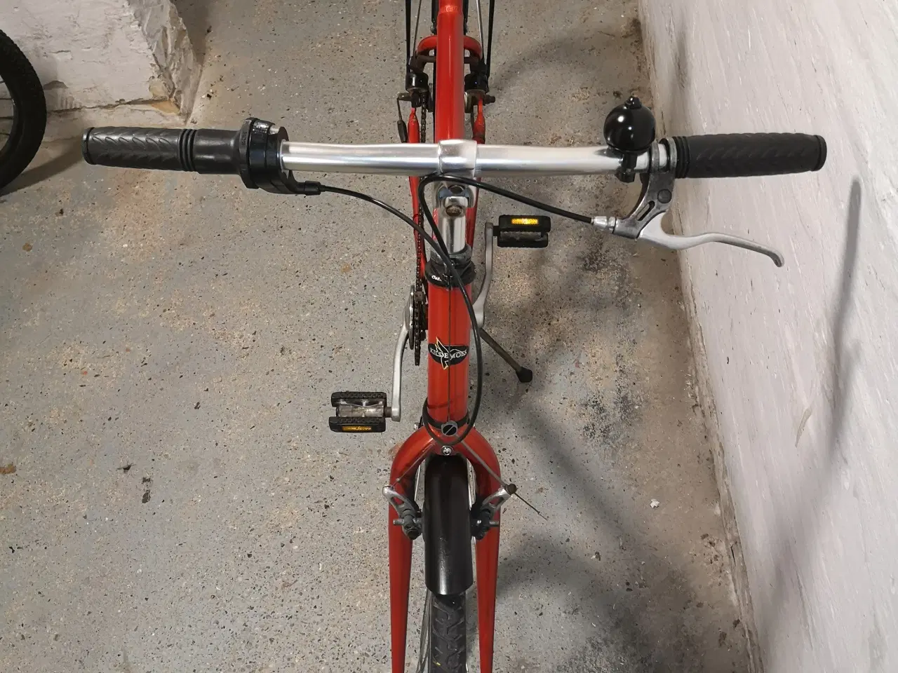 Billede 9 - KILDEMOES rød 28"  57cm ,3 gear , Løs  ,ny dæk bag