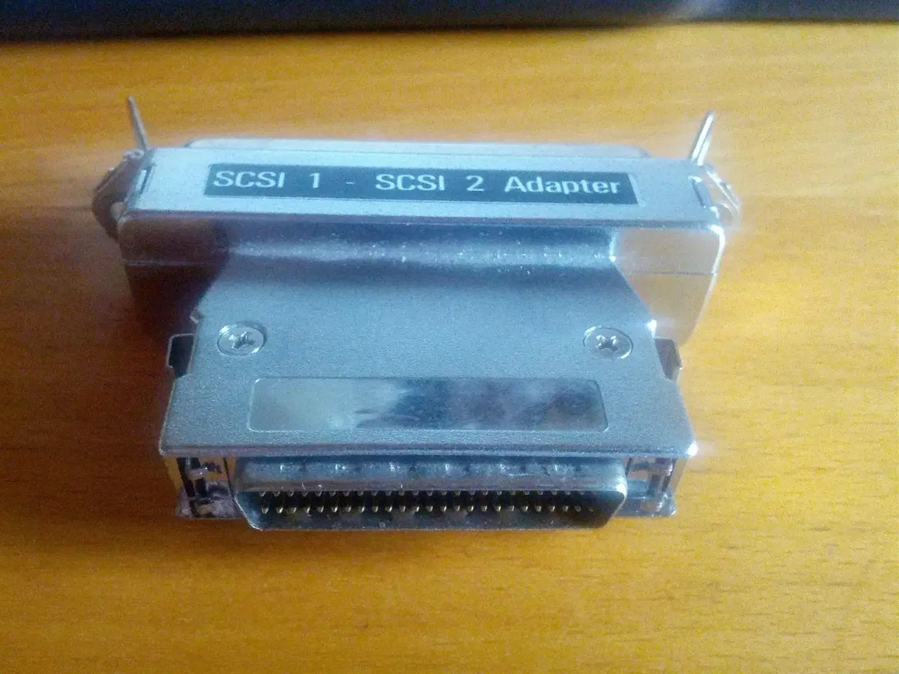 Billede 5 - SCSI kabler og kort