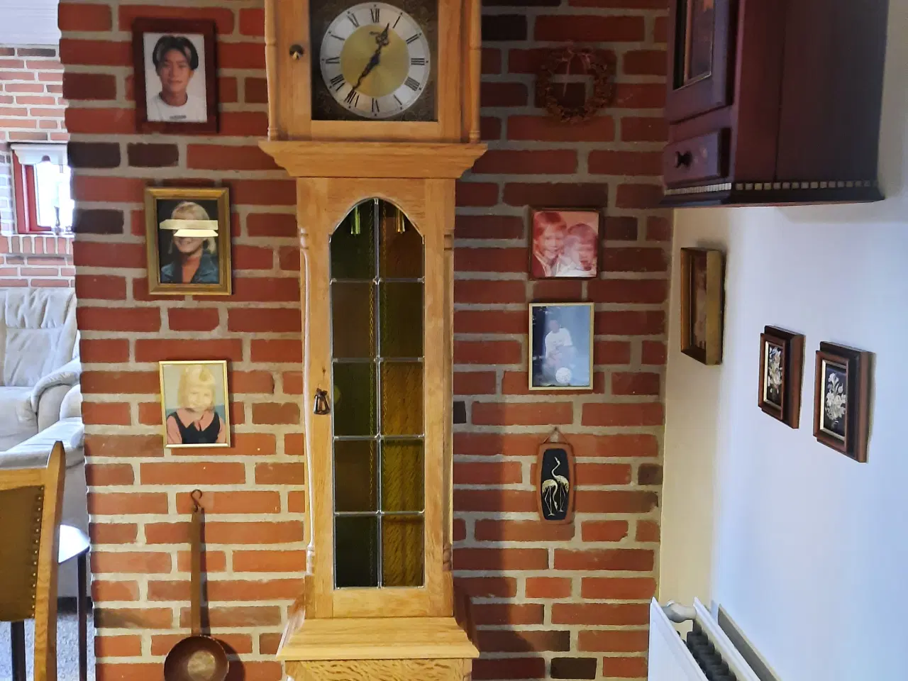 Billede 3 - Spisebord m/2 plader og 6 stole, skænk m.m.