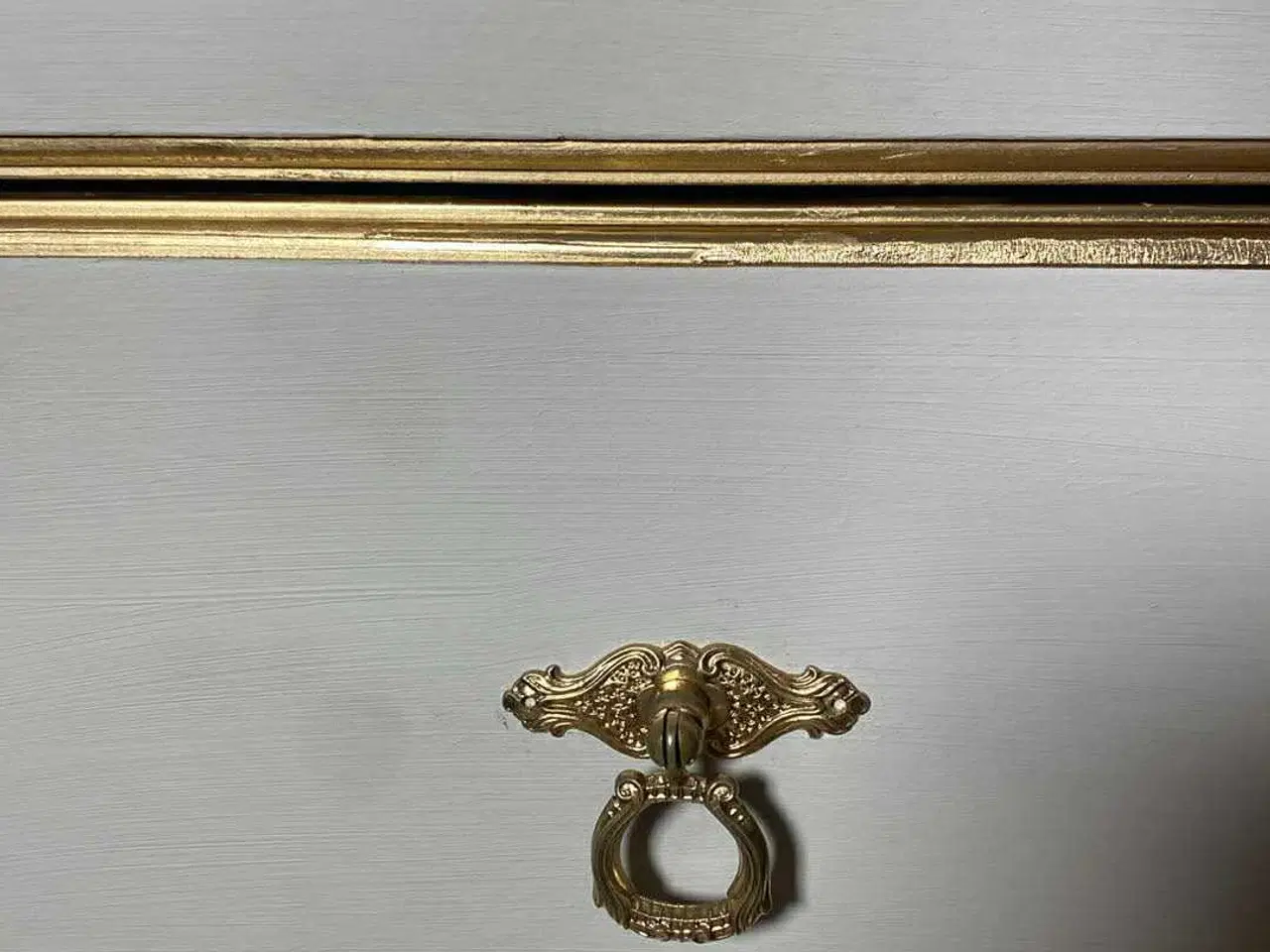 Billede 3 - Nyistandsat kommode med 5 skuffer, i Beige og guld