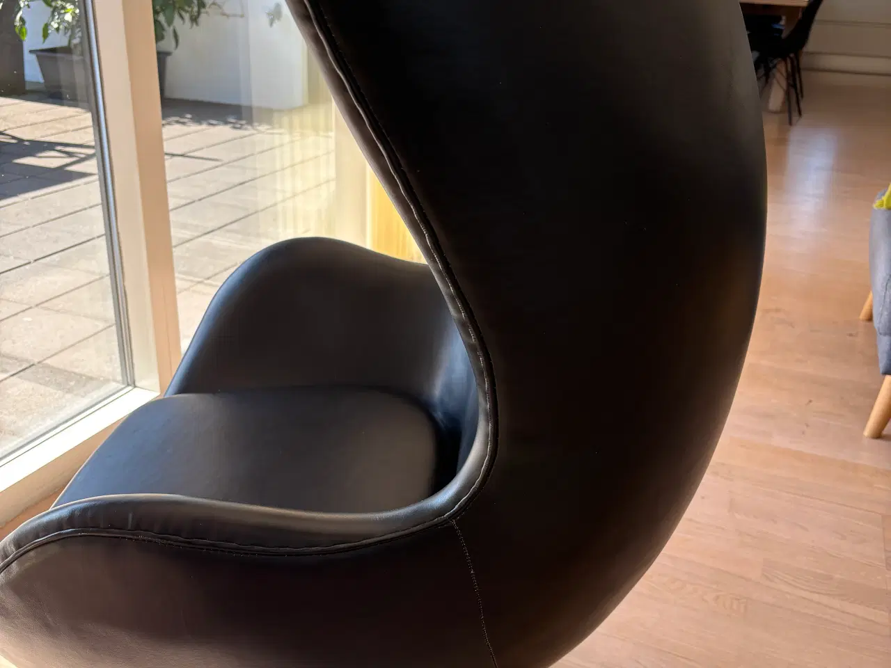 Billede 2 - Arne Jacobsen Ægget – Replika, købt i England