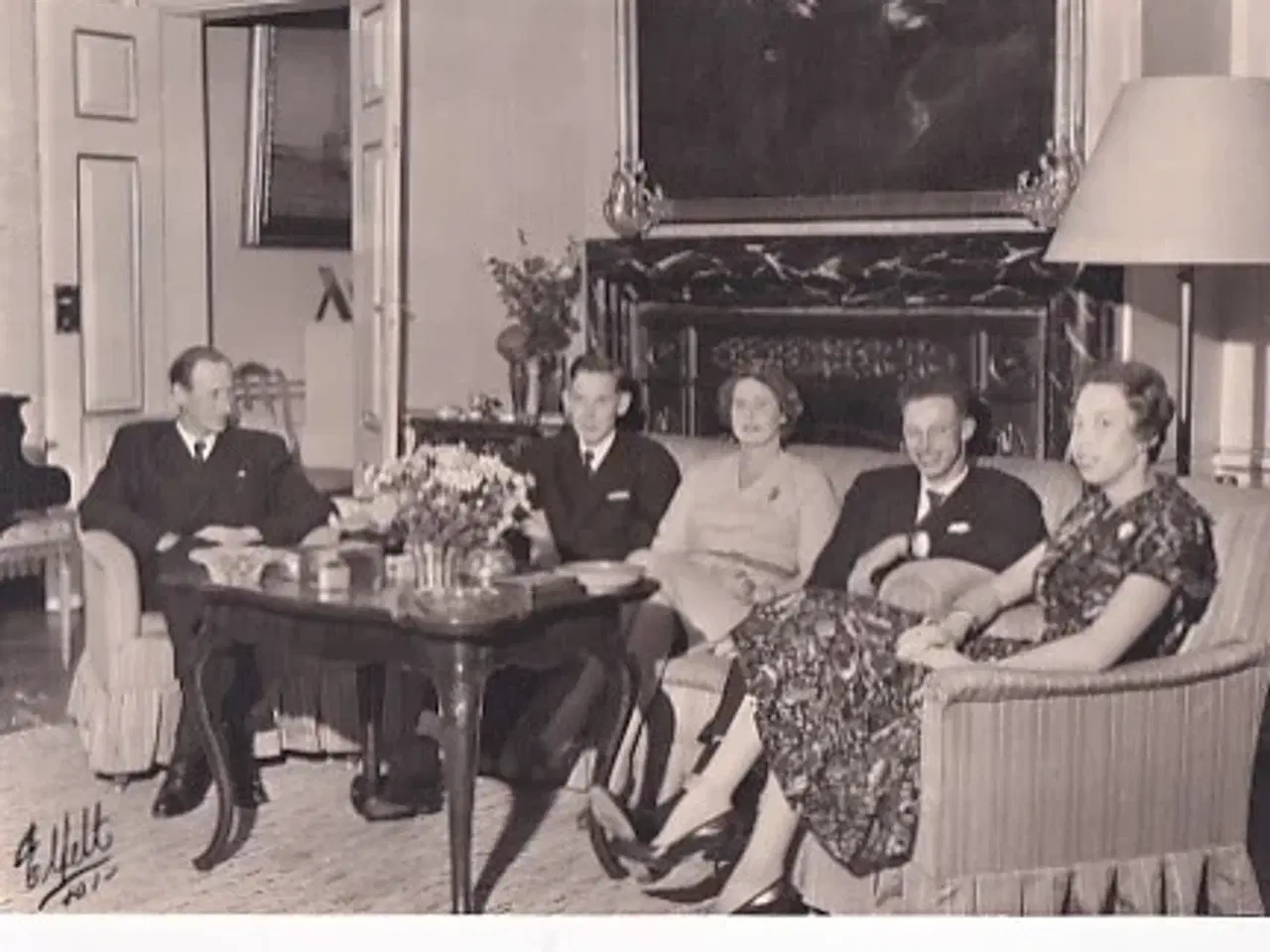 Billede 1 - Prins Knud med Familie - Royale Pressefoto Elfelt 15x11 cm.