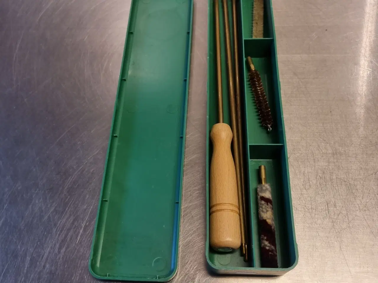 Billede 1 - Rensesæt til våbenløb sælges.