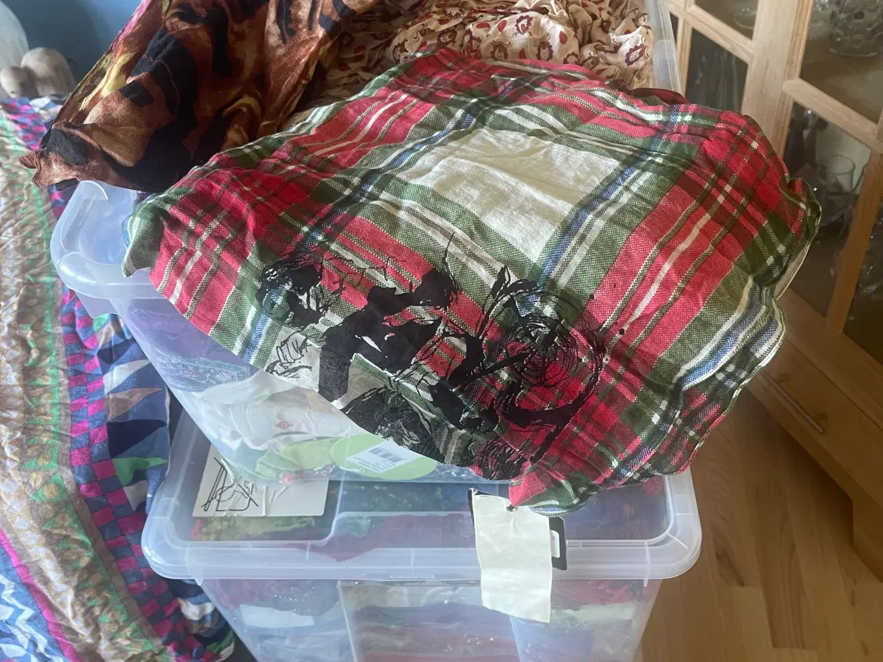 Billede 1 - Diverse Erfurt tørklæder o.lign.