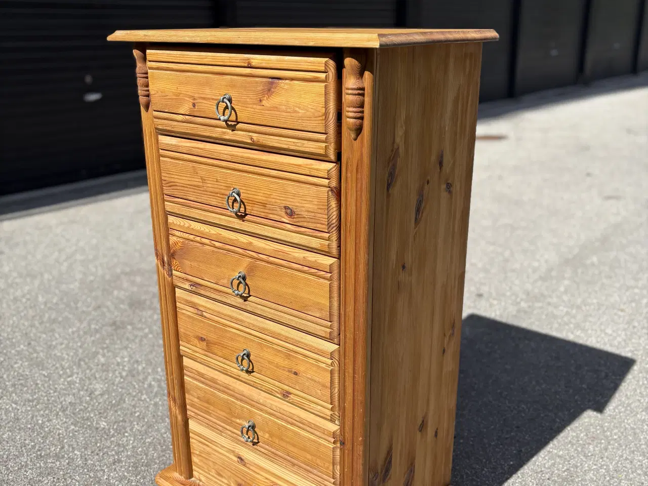 Billede 1 - Høj kommode