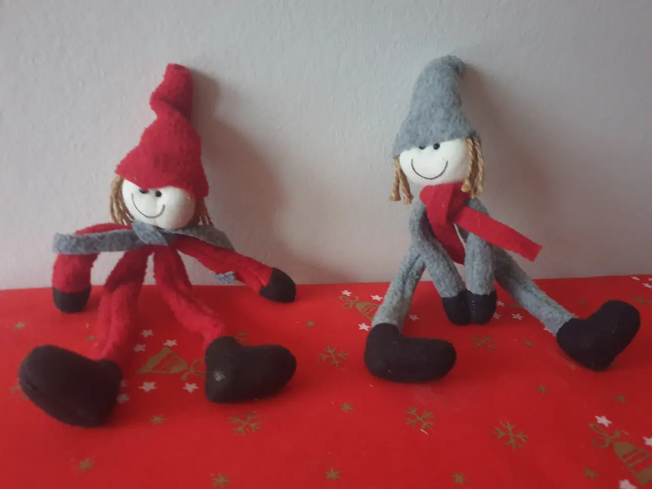 Billede 2 - Nissefamilie med magneter i hænder og fødder. OG: