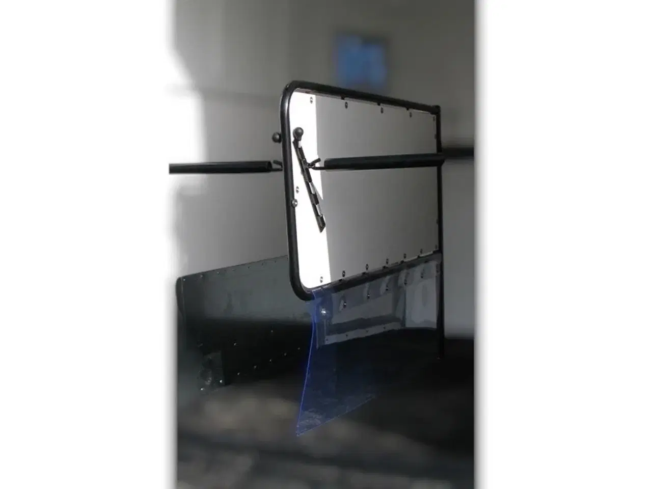 Billede 1 - Skillerum Træ/PVC til midterst. Fav/Roya