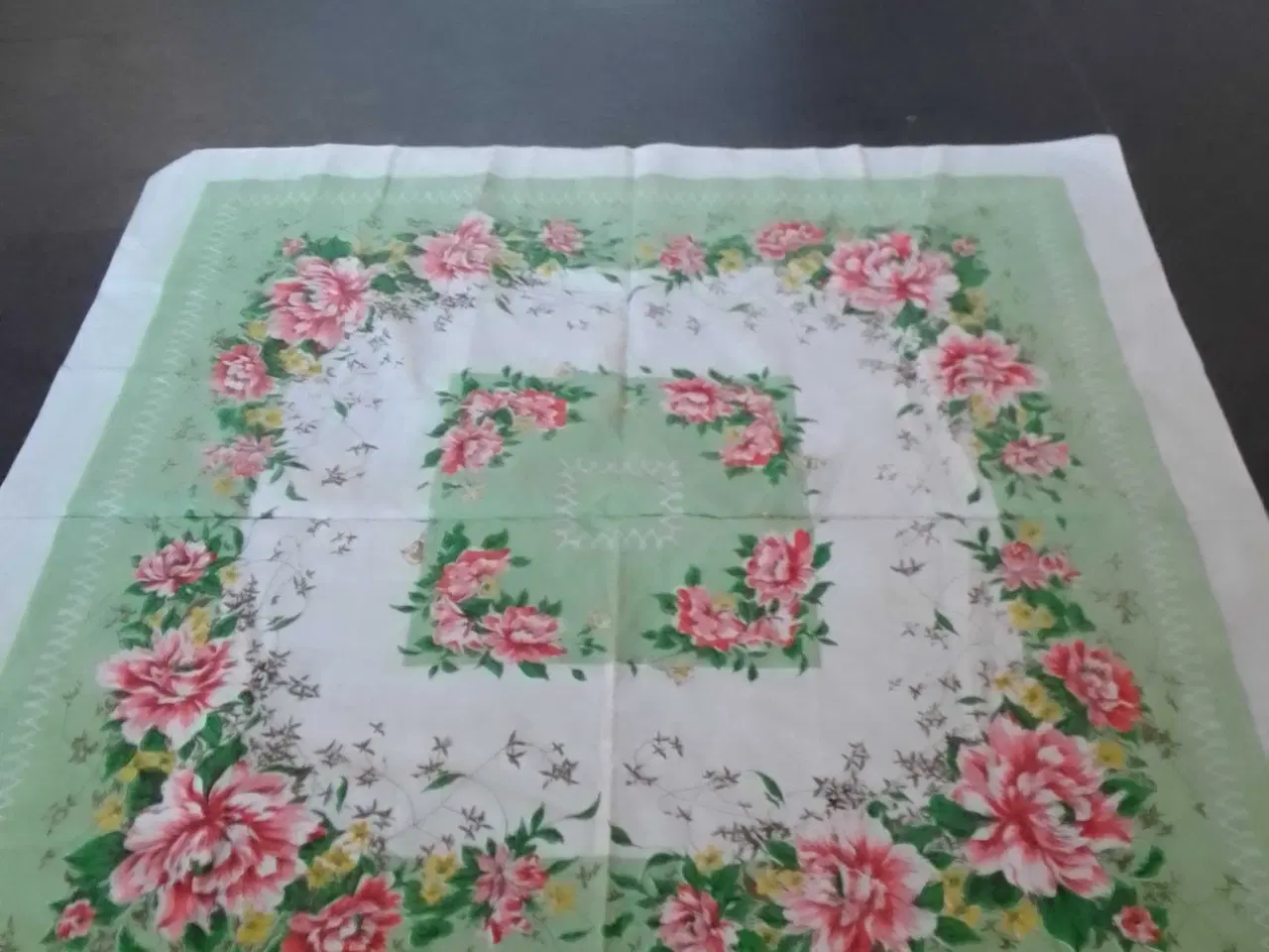 Billede 3 - Yndig vintage dug 