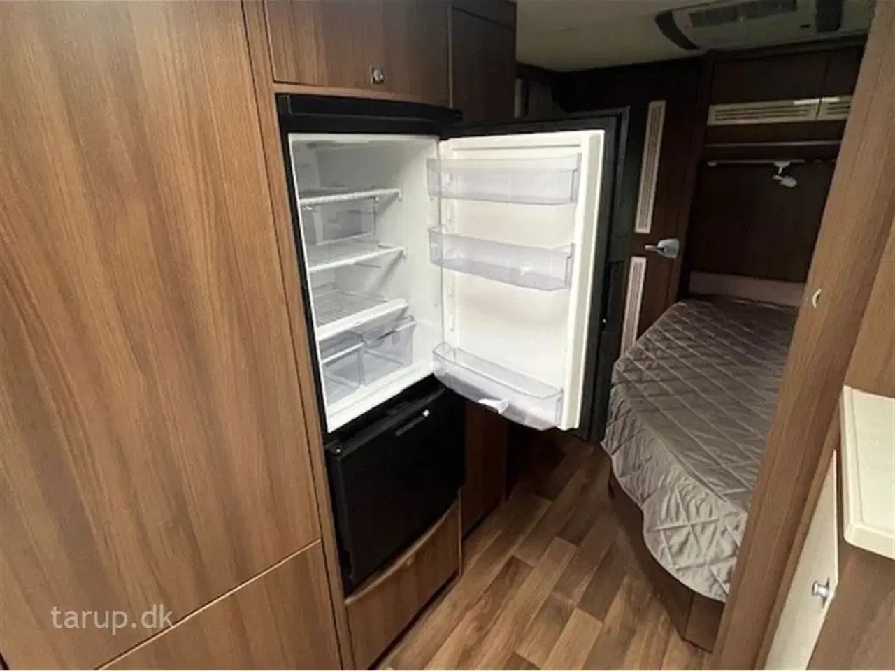 Billede 14 - 2015 - Dethleffs Beduin VIP 650 RFT Thule tagmonteret el-markise, Truma aircon., mover, ALDE centralvarme, vandbåren gulvvarme, rundsiddegruppe, fransk dobbeltseng