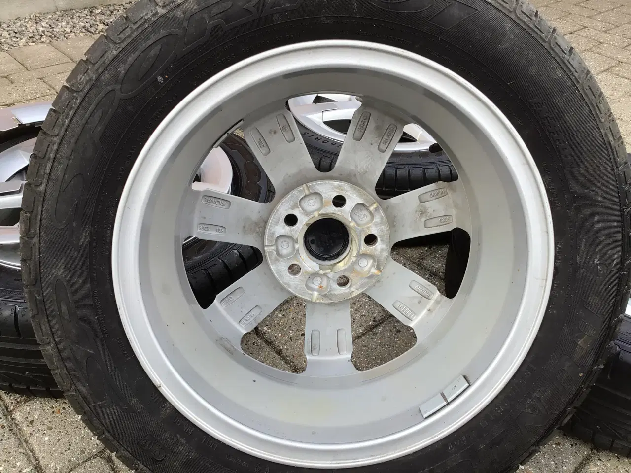 Billede 3 - Alu fælge med dæk