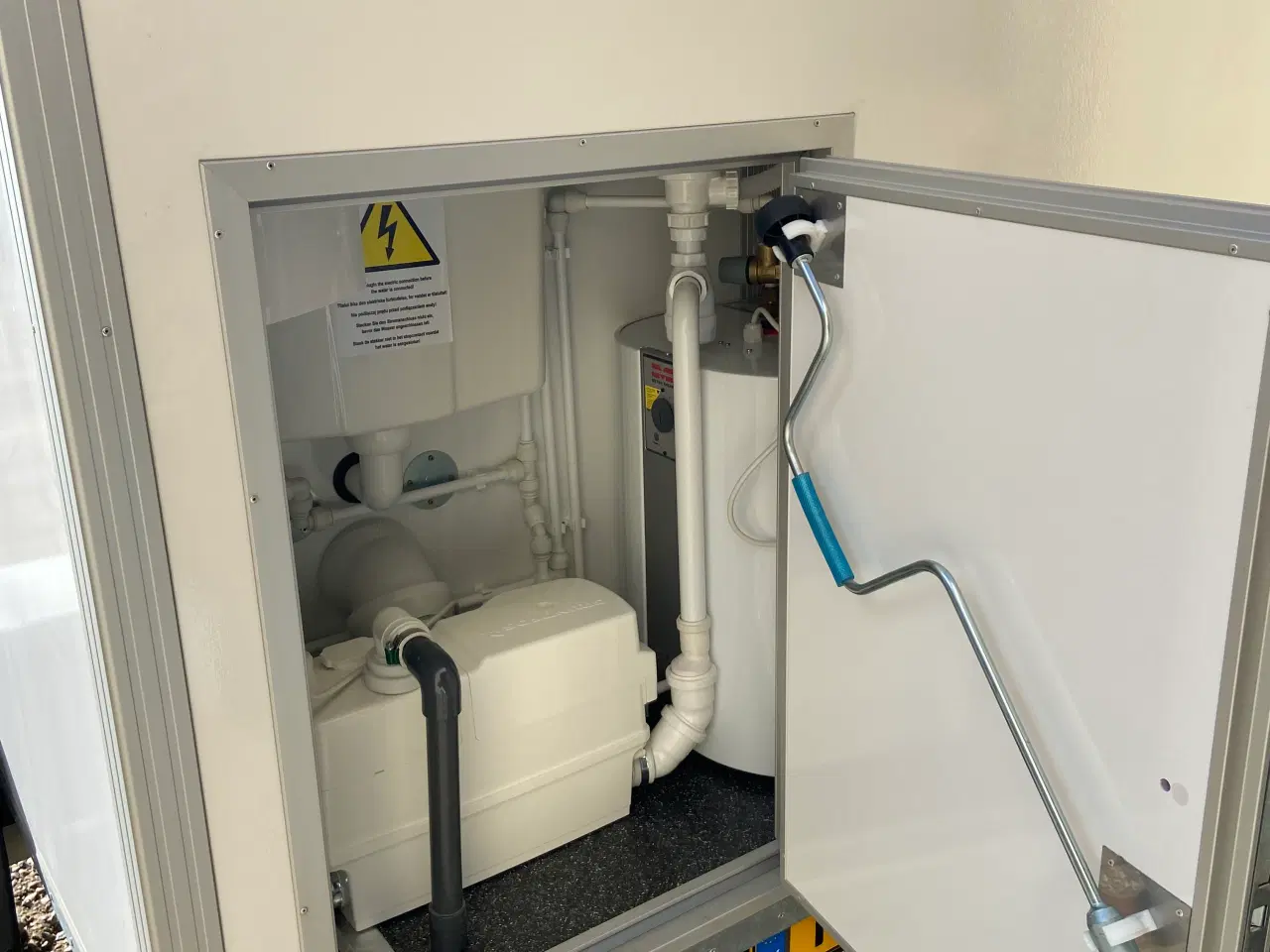 Billede 3 - Badmobil / Toiletvogn udlejes! Fra 700kr pr. Uge 