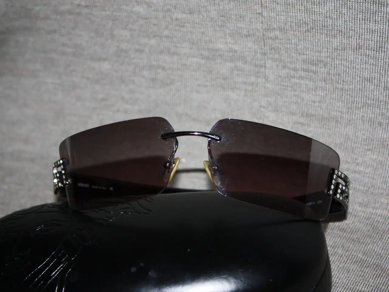 Billede 5 - Flotte Versace solbriller