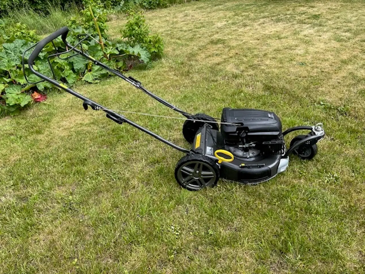 Billede 2 - Plæneklipper sælges 2 år gammel