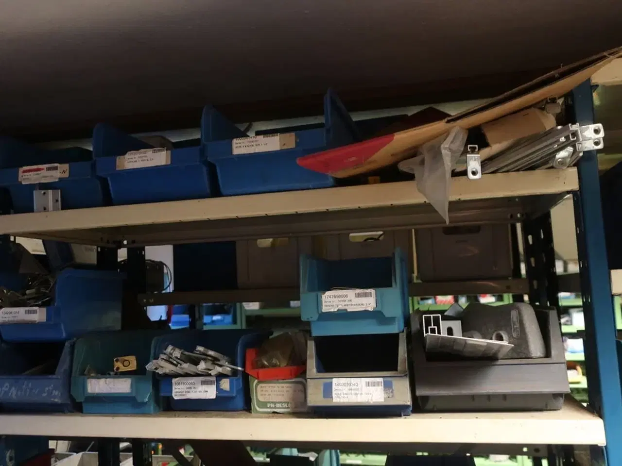 Billede 15 - 3 fag reoler inkl. indhold (se billeder)