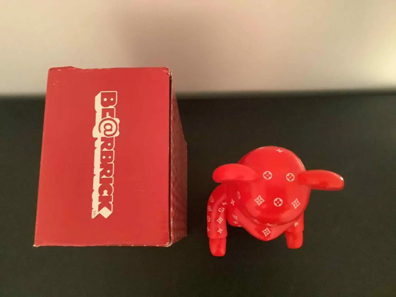 Billede 2 - Supreme x Louis Vuitton BEARBRICK Samlefigur Rød
