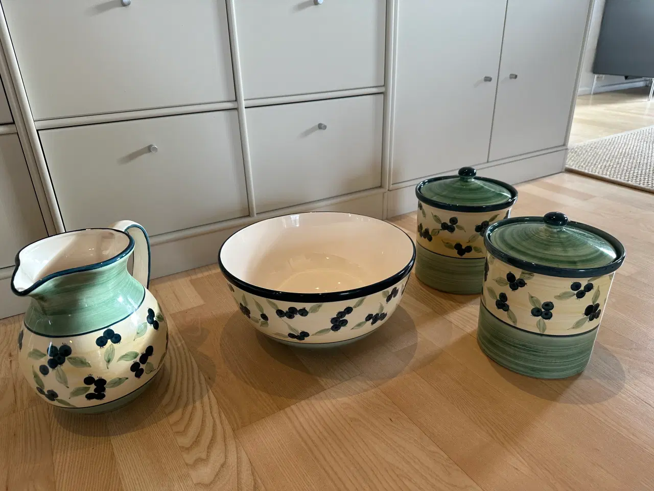 Billede 1 - Flotte krukker, skål og vandkande i romantisk stil