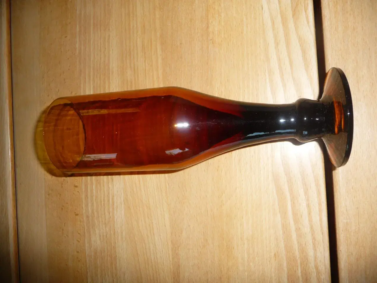 Billede 2 - flot brun glas, 21 cm høj