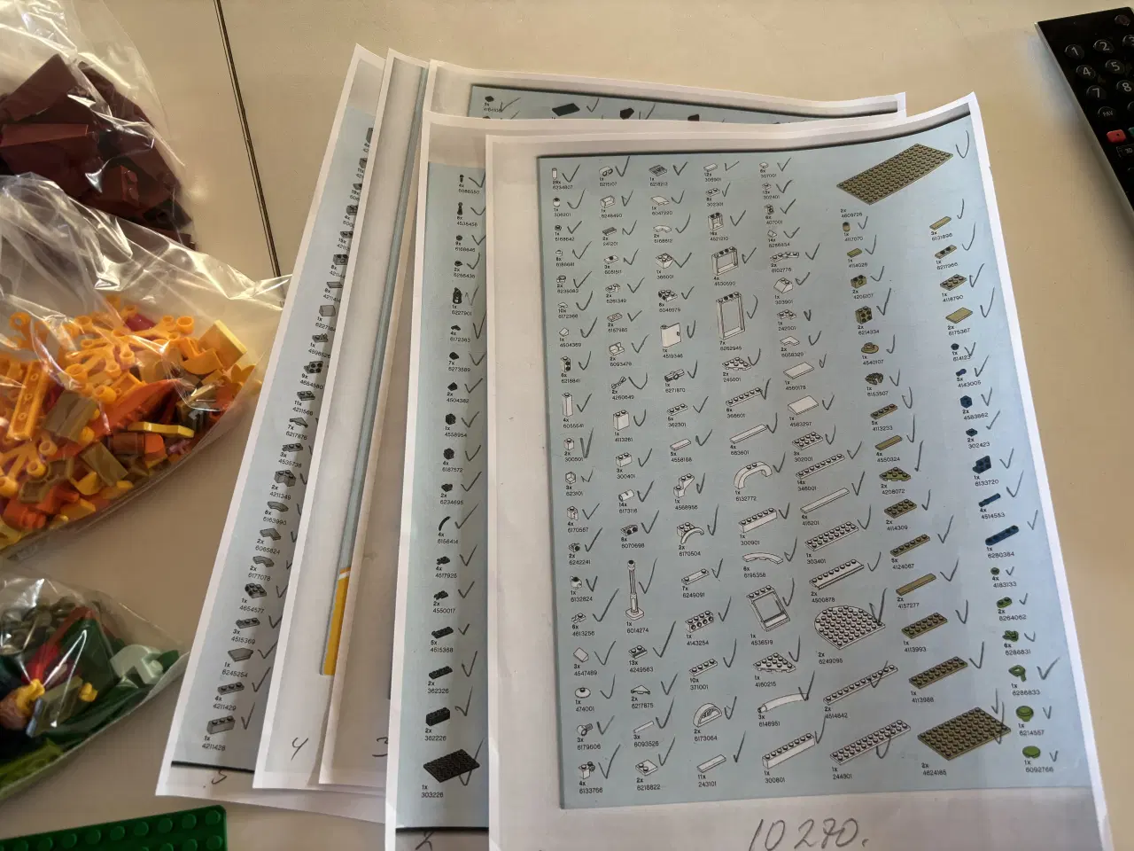 Billede 4 - 10270. LEGO Creator boghandel og byhus. 