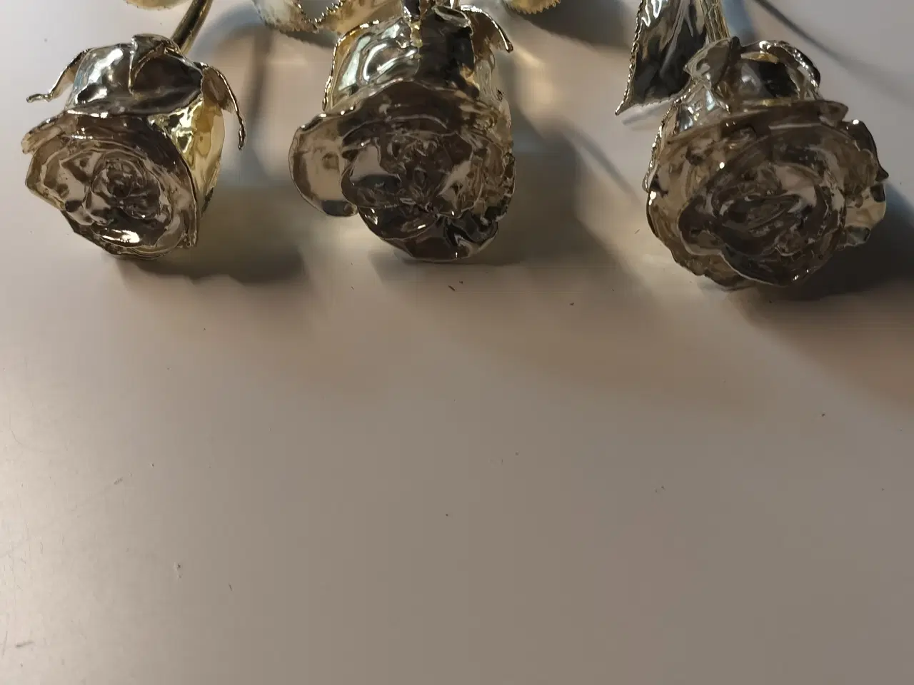 Billede 4 - Fine sølv roser som er forgyldt.
