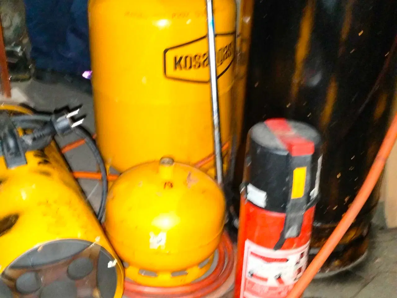 Billede 1 - Varmekanon med 3 flasker gas samt brandslukker