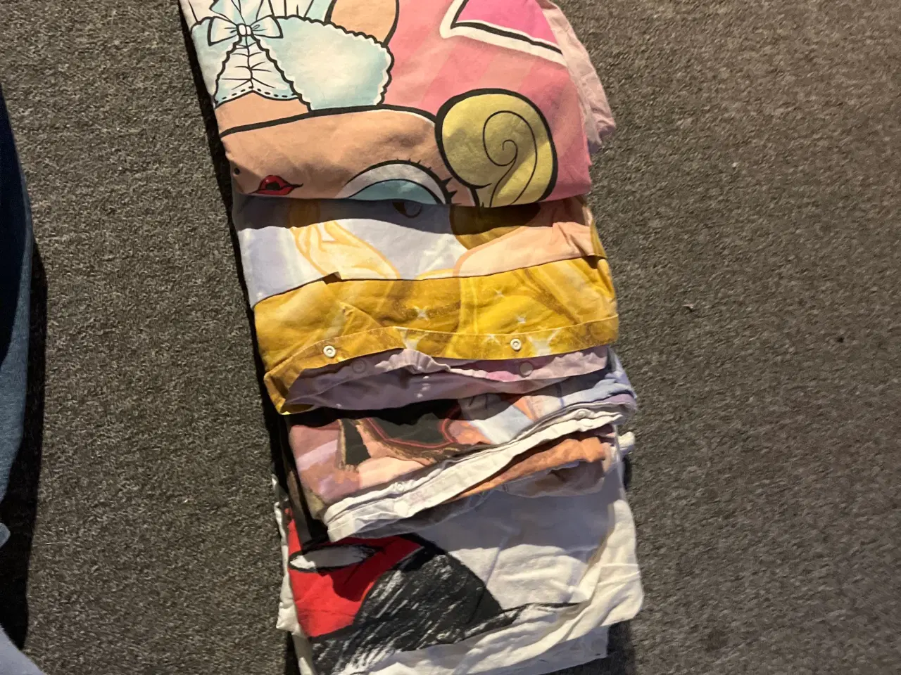 Billede 1 - 4 styk Disney sengetøj 140x200