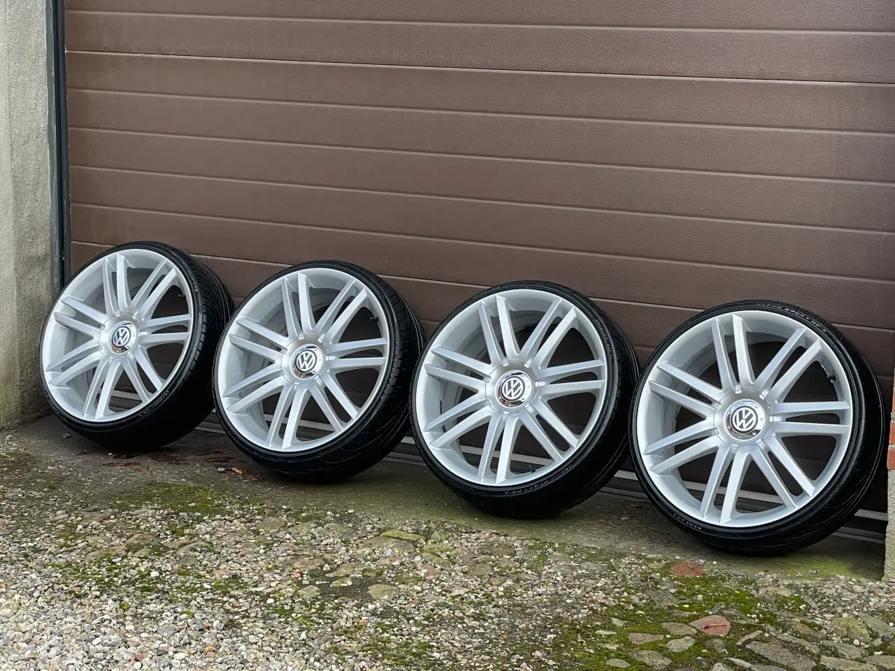 Billede 6 - Alufælge, 20" 215/30/R20 Der er 2 krydsmål 5 x112