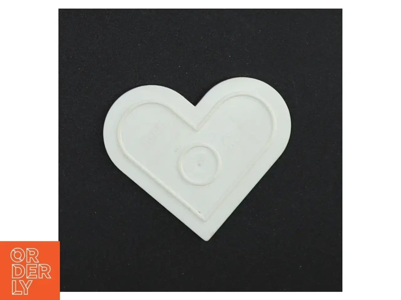 Billede 4 - Hjerteformet Perleplade fra Hama (str. 9 x 8 cm)
