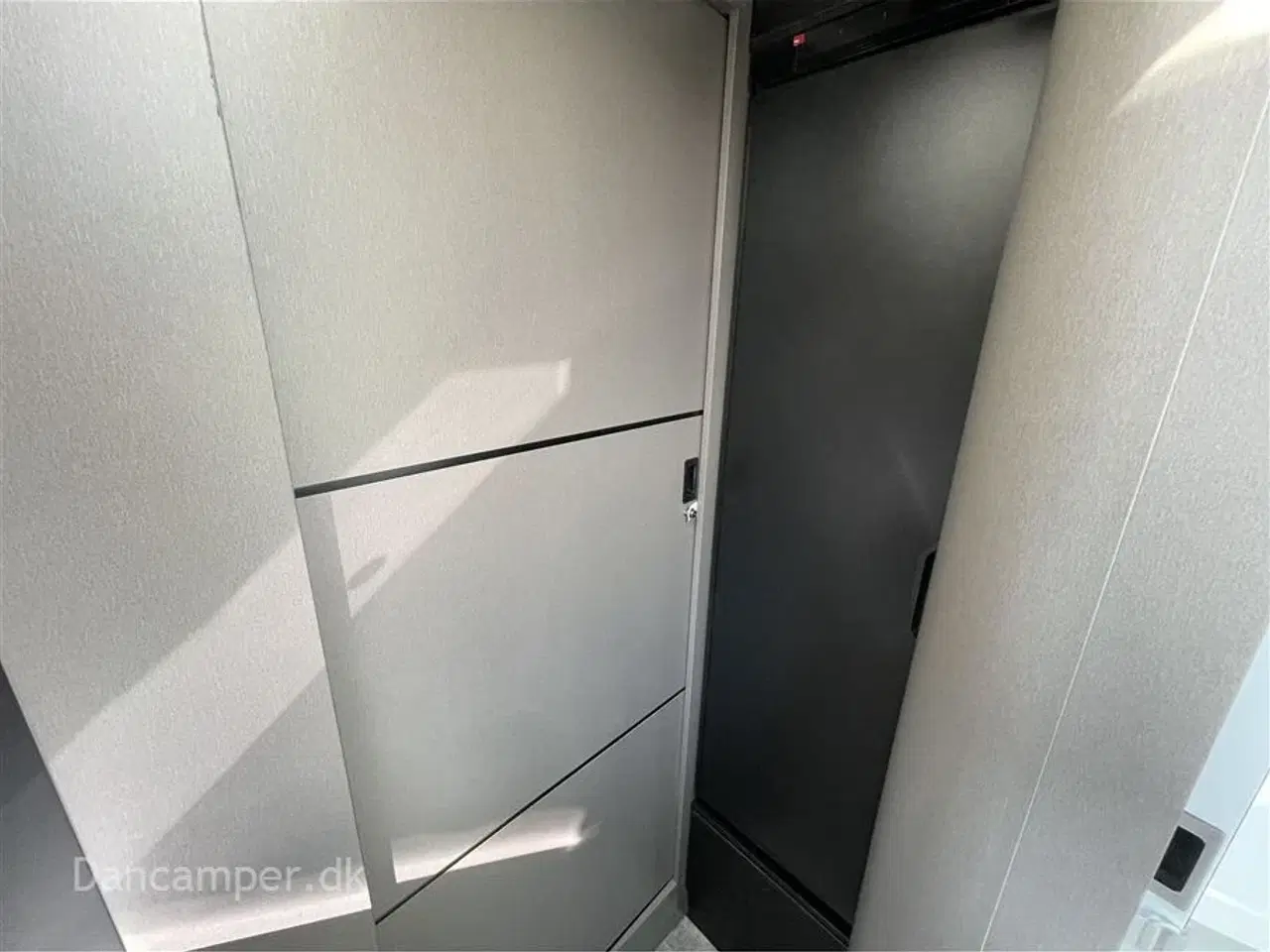 Billede 24 - 2024 - Chausson X650 Exclusive line TILBUDSPRIS 1.019.900,- SPAR kr. 50.000,- Camper med stor Lounge og siddegruppe, 9-trins automatgear, sænkeseng, stor garage, specialfælge, Artic, Connect- og X-tilbehørspakke ,